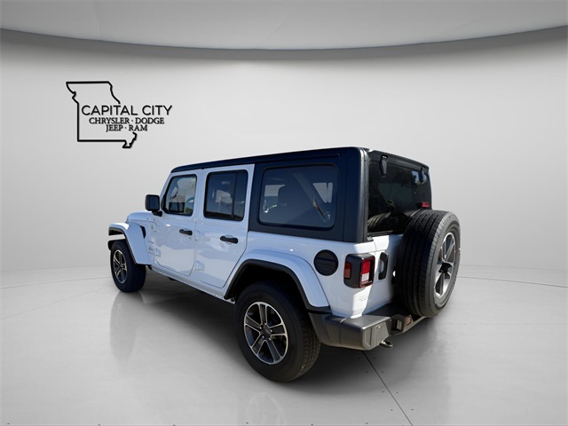 2023 Jeep Wrangler Sahara photo 2