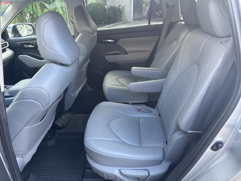 2021 Toyota Highlander XLE photo 35
