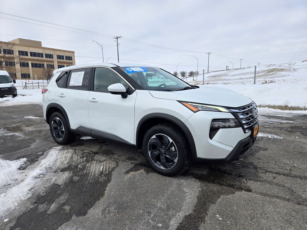 2024 Nissan Rogue SV's photo
