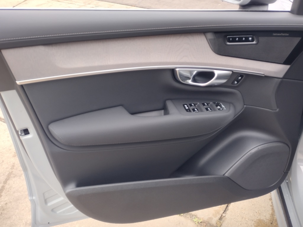 2026 VOLVO XC90 - Image 9