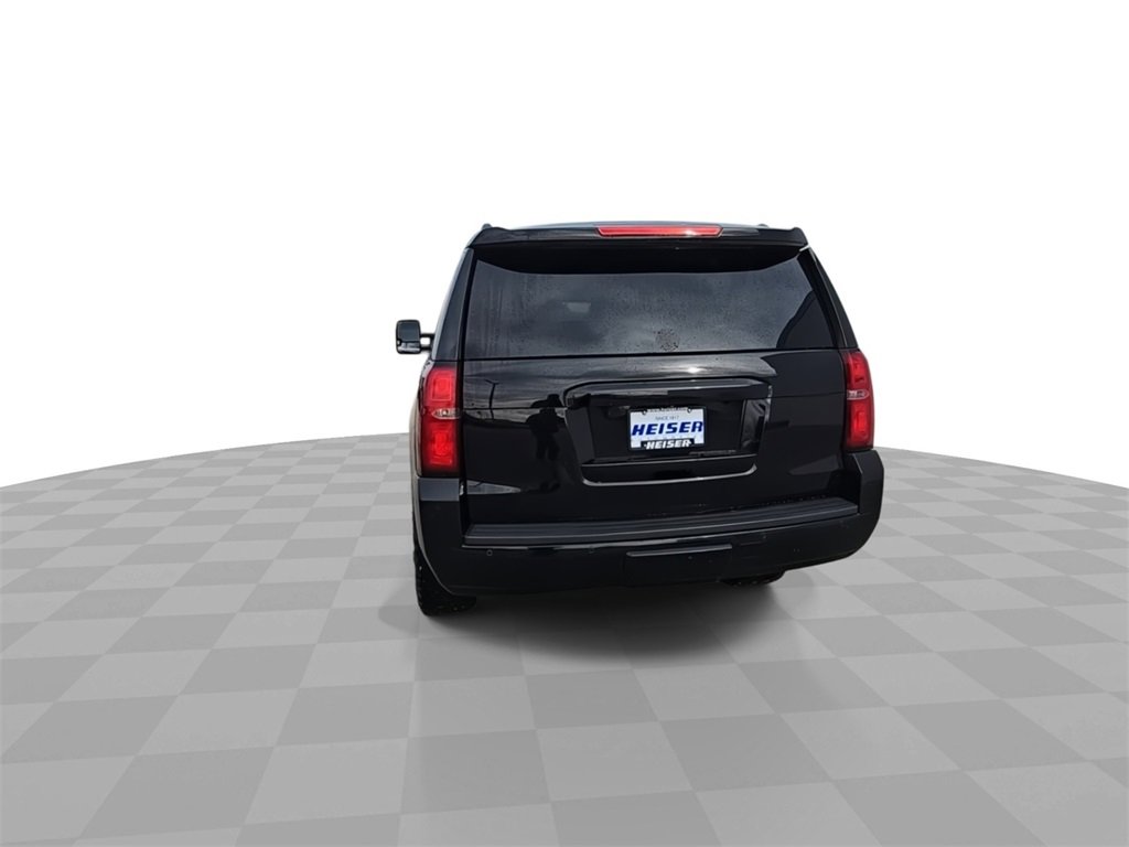 2015 Chevrolet Suburban LT photo 4