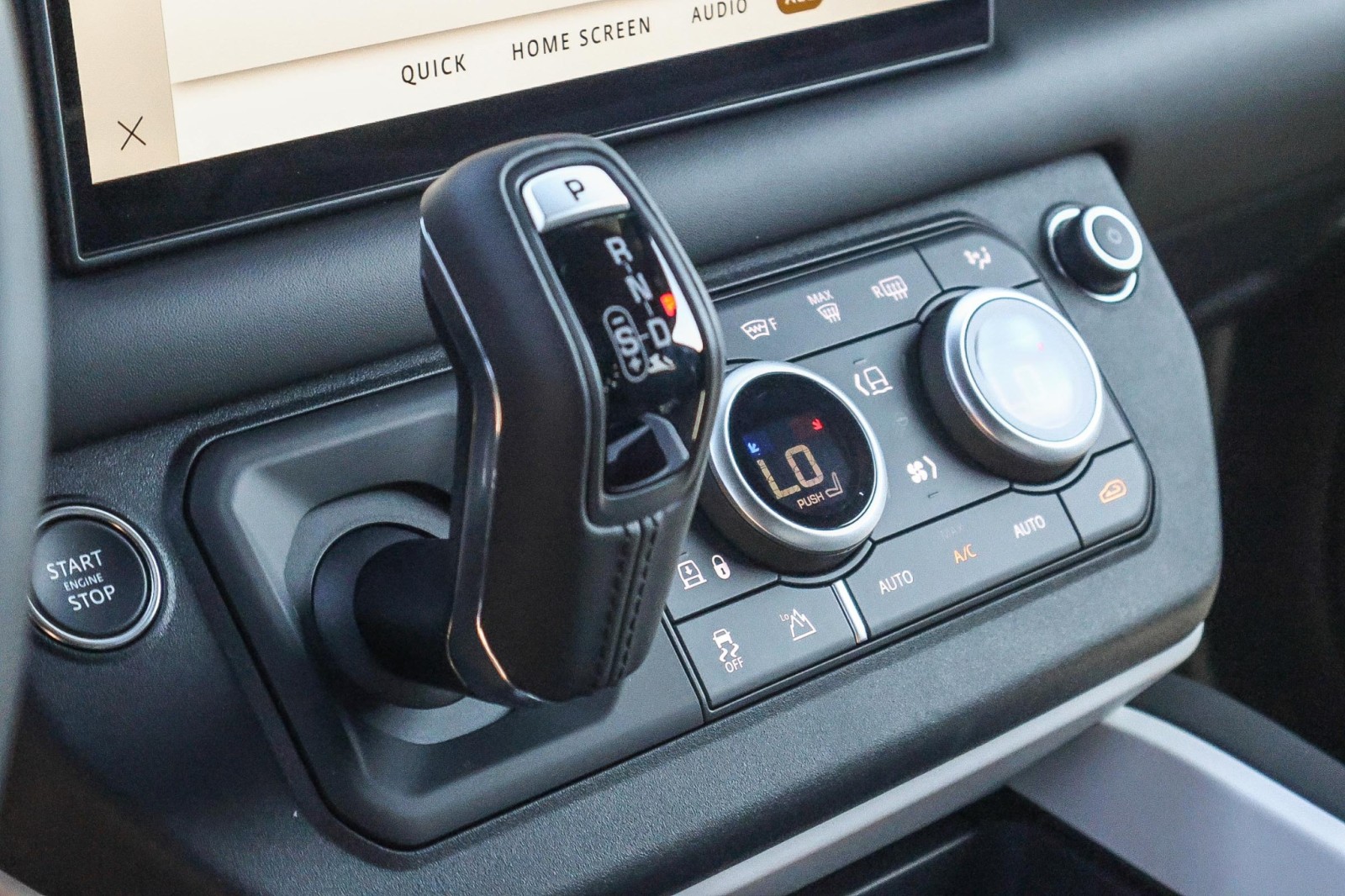 2025 Land Rover Defender 110 X-Dynamic SE photo 18