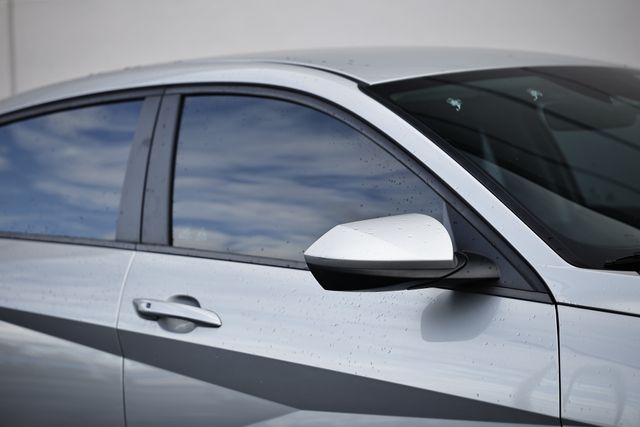 2023 Hyundai Elantra SEL Convenience photo 3