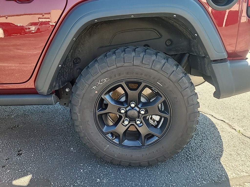 Used 2021 Snazzberry Pearlcoat Jeep Unlimited Willys image 7