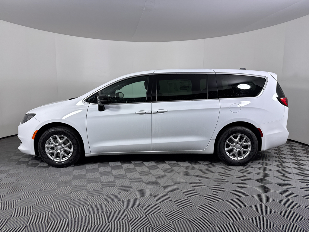 2026 Chrysler Voyager LX photo 11