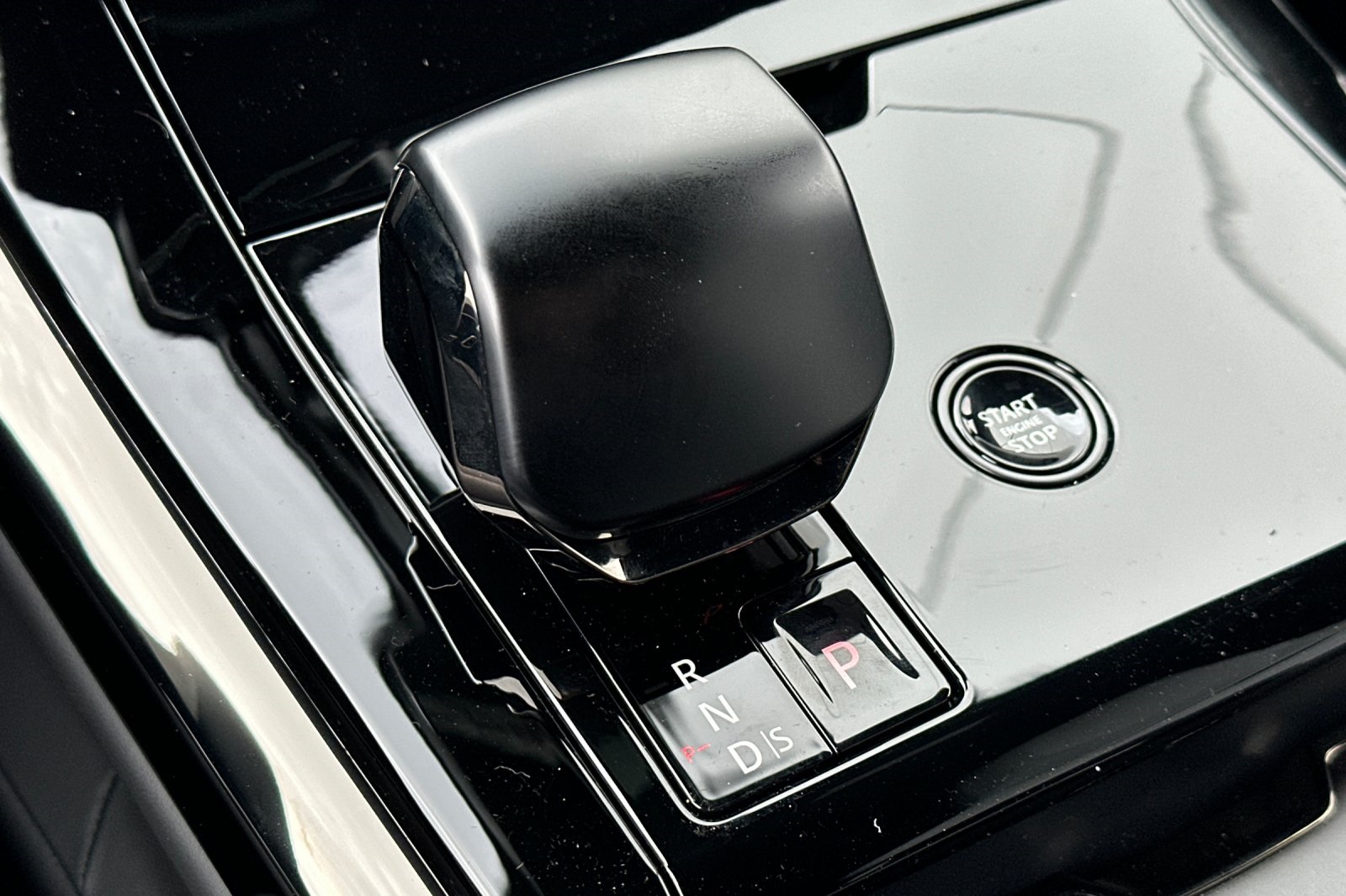 2025 Land Rover Range Rover Sport photo 24