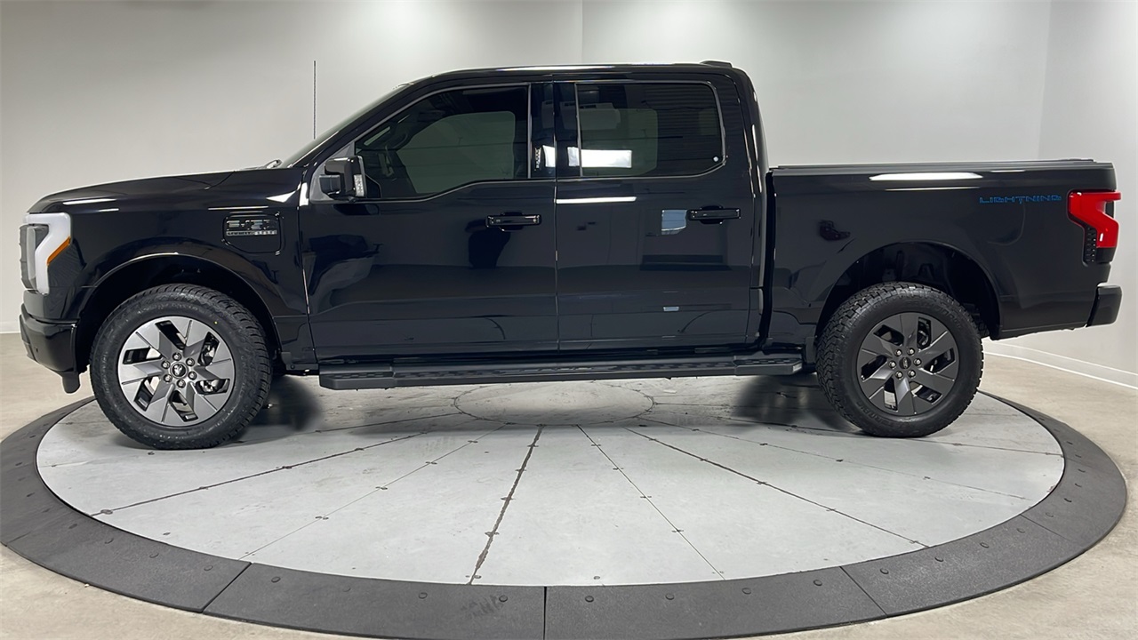 2023 Ford F-150 Lightning Lariat photo 8