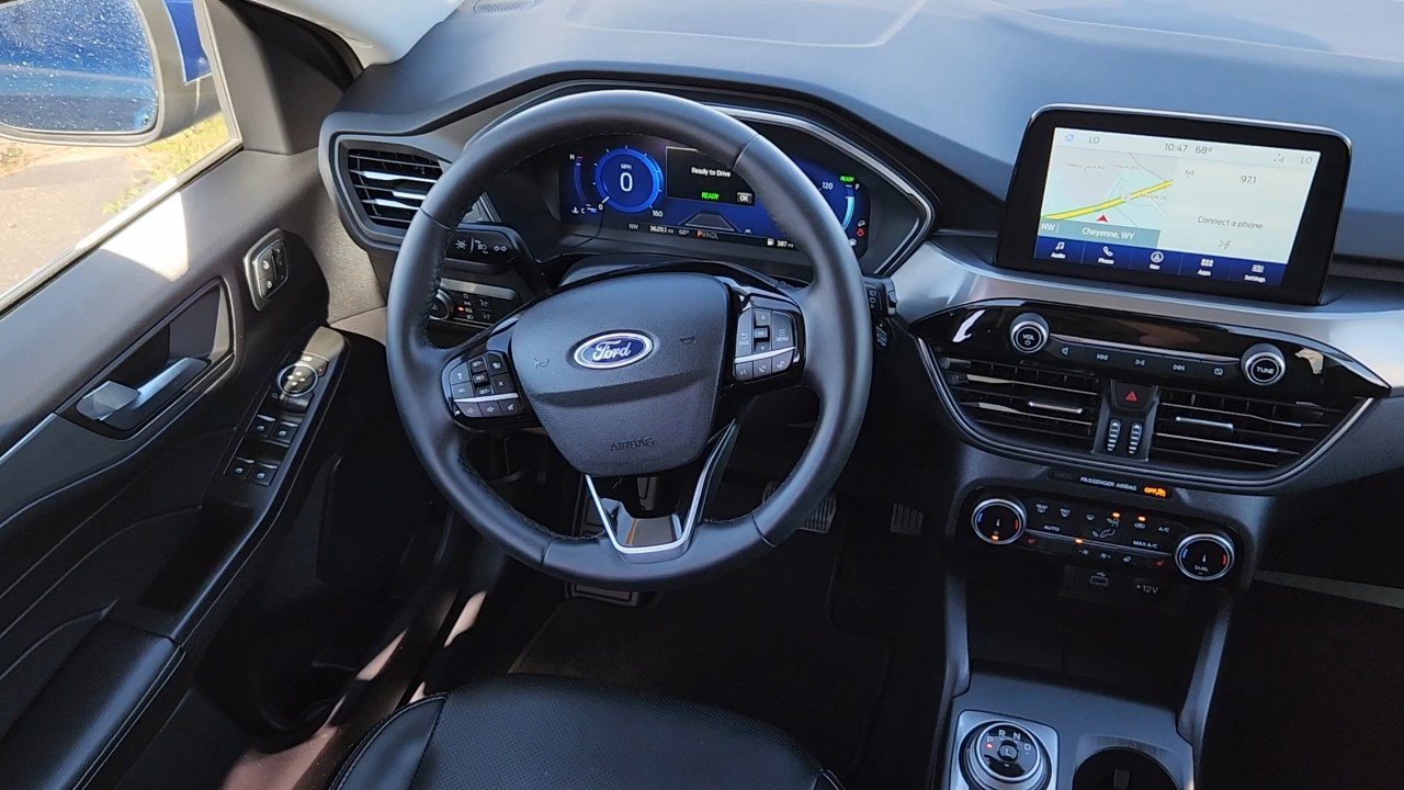 2022 Ford Escape Titanium Hybrid photo 5
