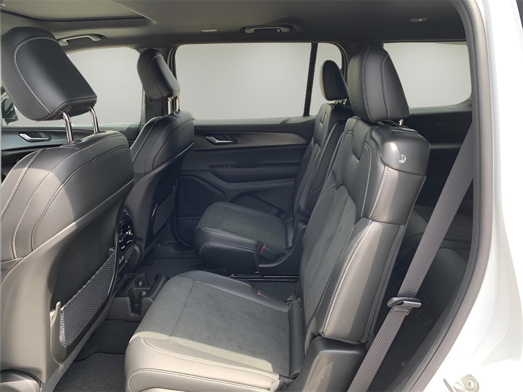 2025 Jeep Grand Cherokee Altitude X photo 11