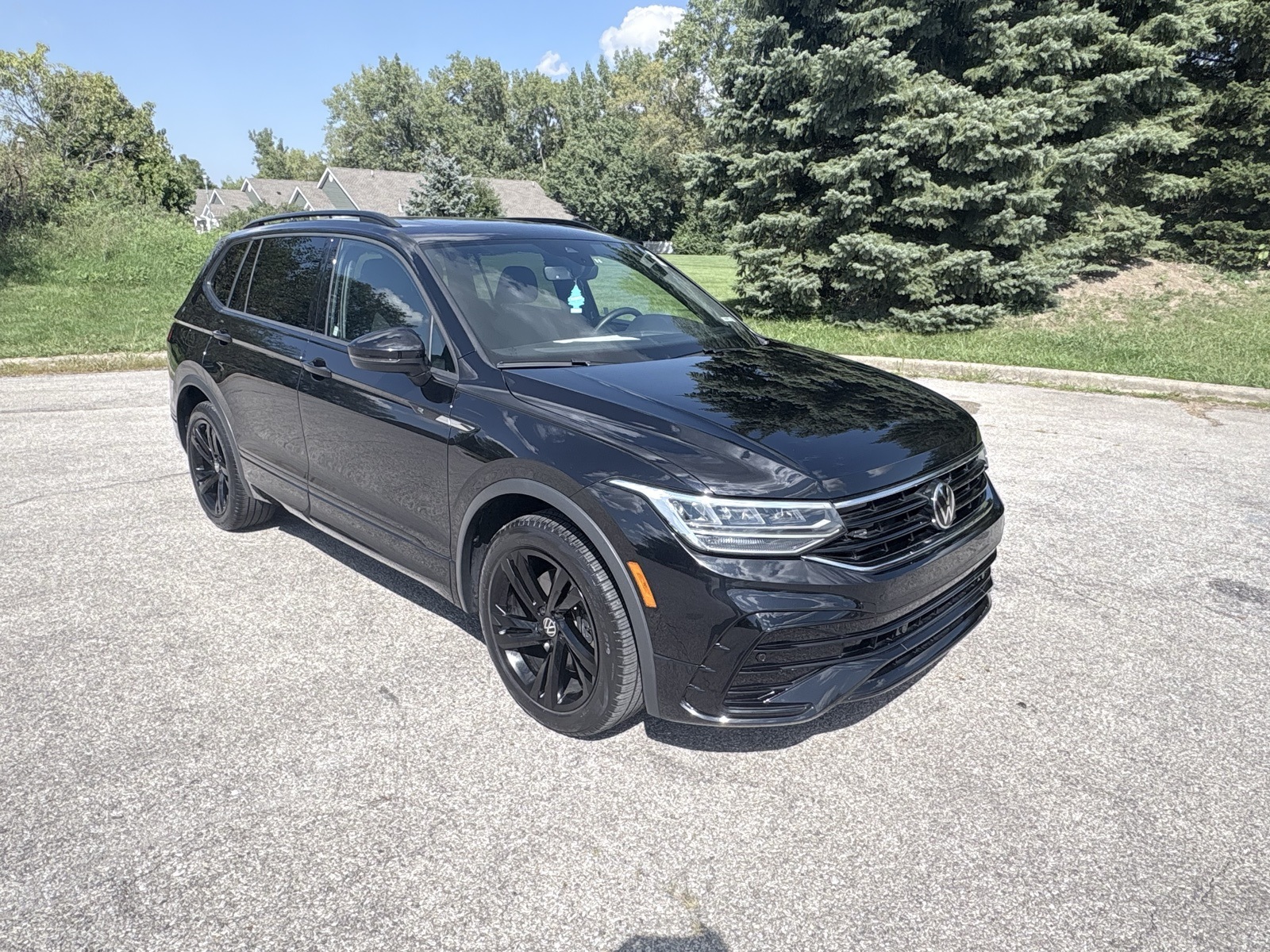 2023 Volkswagen Tiguan SE R-Line Black photo 5