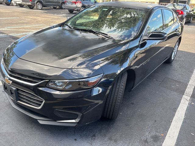 2017 Chevrolet Malibu 1LT photo 2