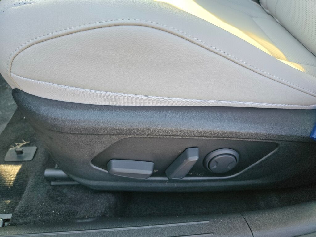 2025 Hyundai Elantra Hybrid Limited photo 16