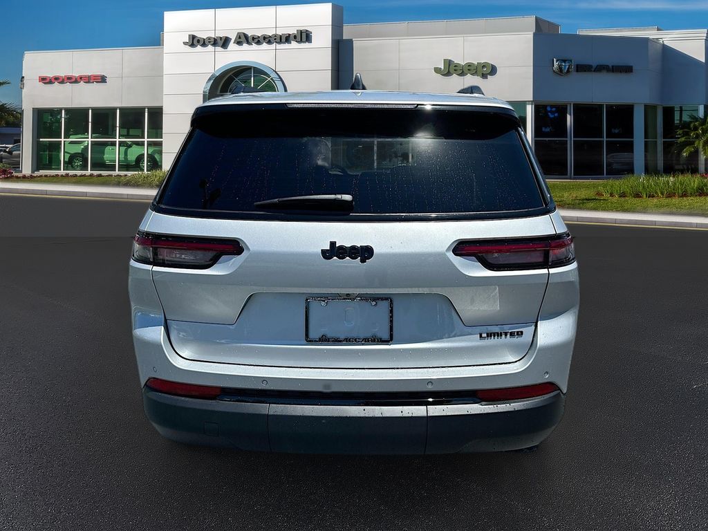 2025 Jeep Grand Cherokee Limited photo 3