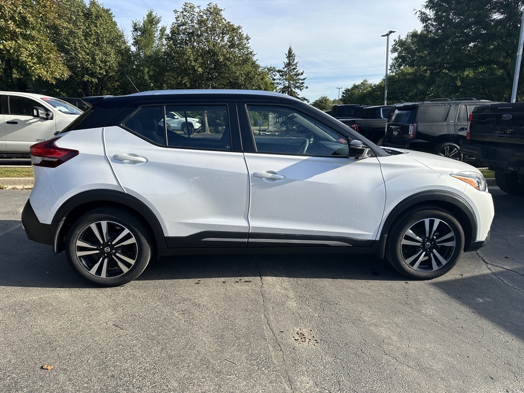 2019 Nissan Kicks SR photo 3
