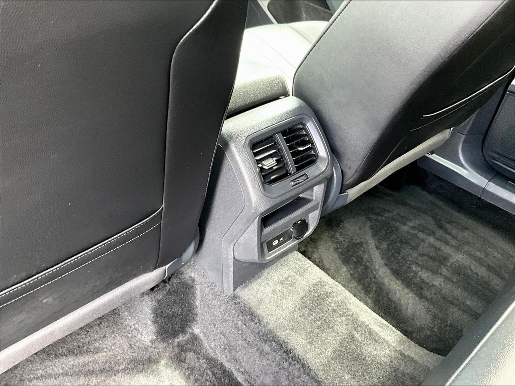 2024 Volkswagen Tiguan SE Wolfsburg Edition photo 21
