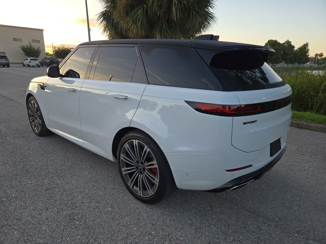 2024 Land Rover Range Rover Sport SE photo 3