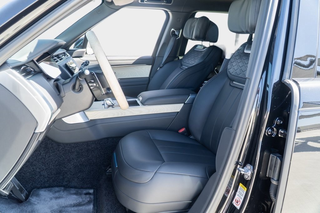 2025 Land Rover Range Rover SV photo 14