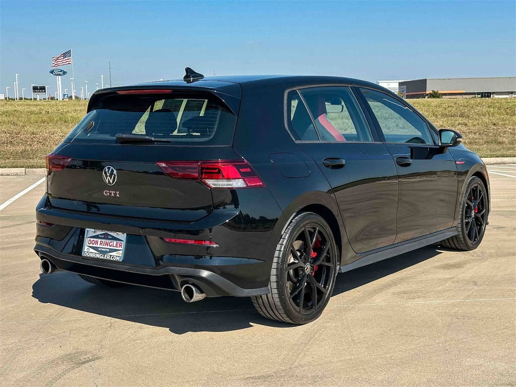 2024 Volkswagen Golf GTI 380 S photo 2