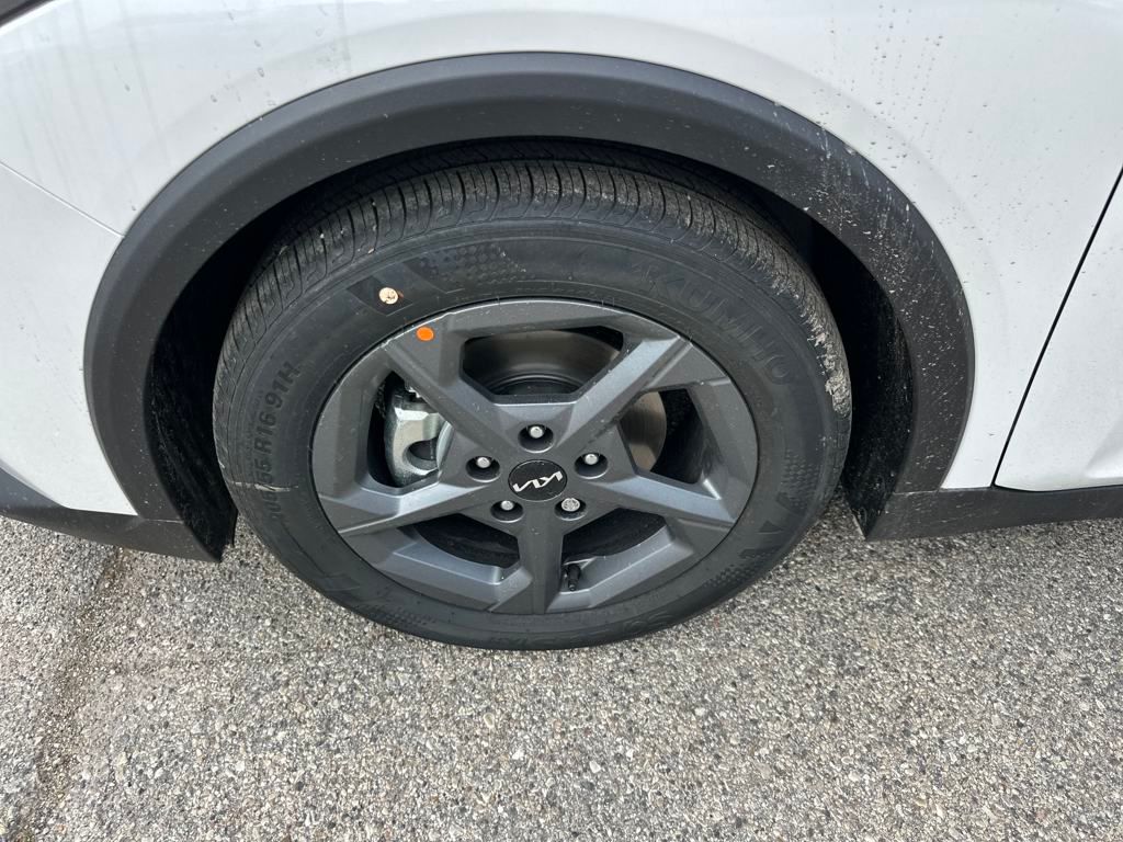 2025 Kia K4 LXS photo 30