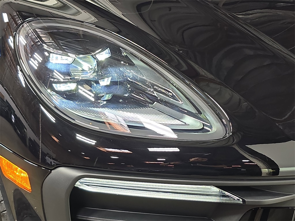 2026 Porsche Macan T photo 11