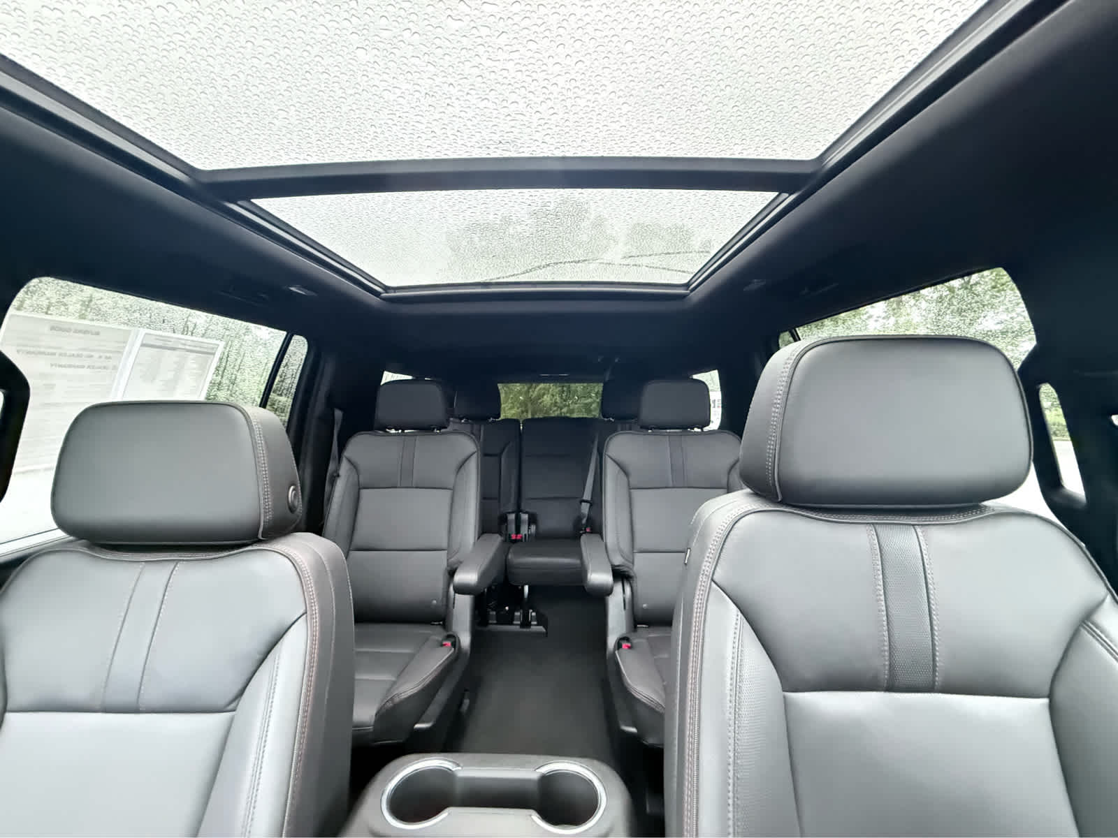 2023 Chevrolet Suburban RST photo 25