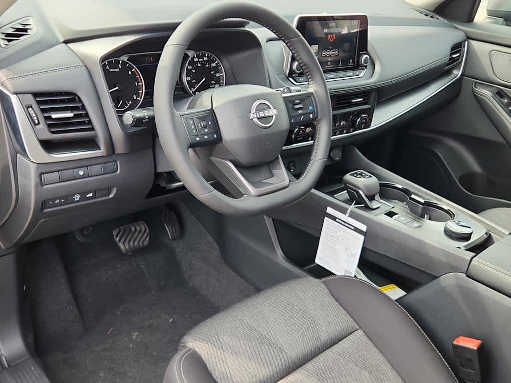 2026 Nissan Rogue SV photo 4