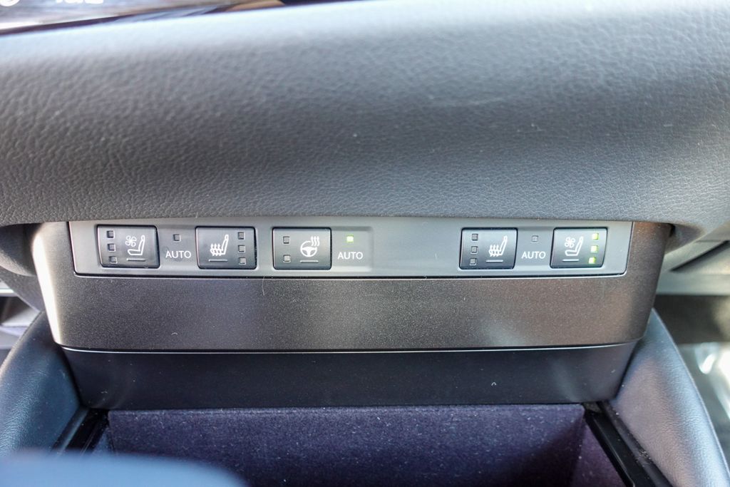 2023 Lexus ES 300h photo 19