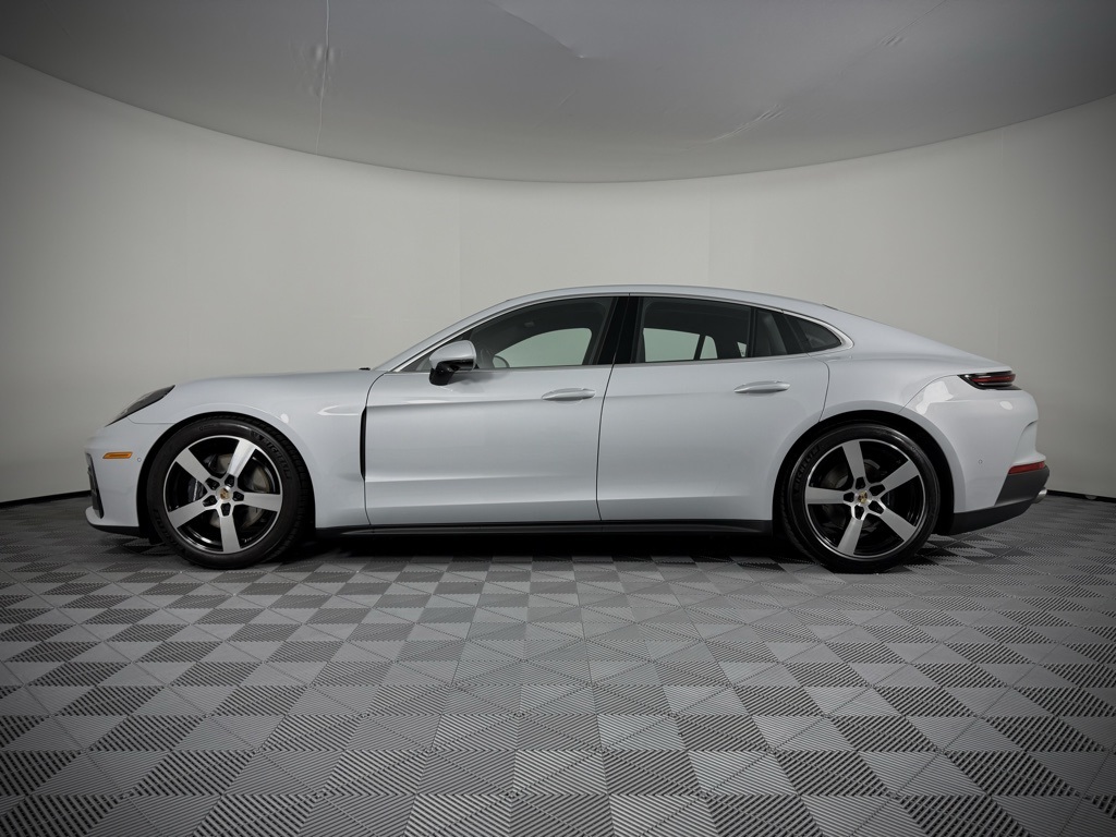 2025 Porsche Panamera 4 photo 2