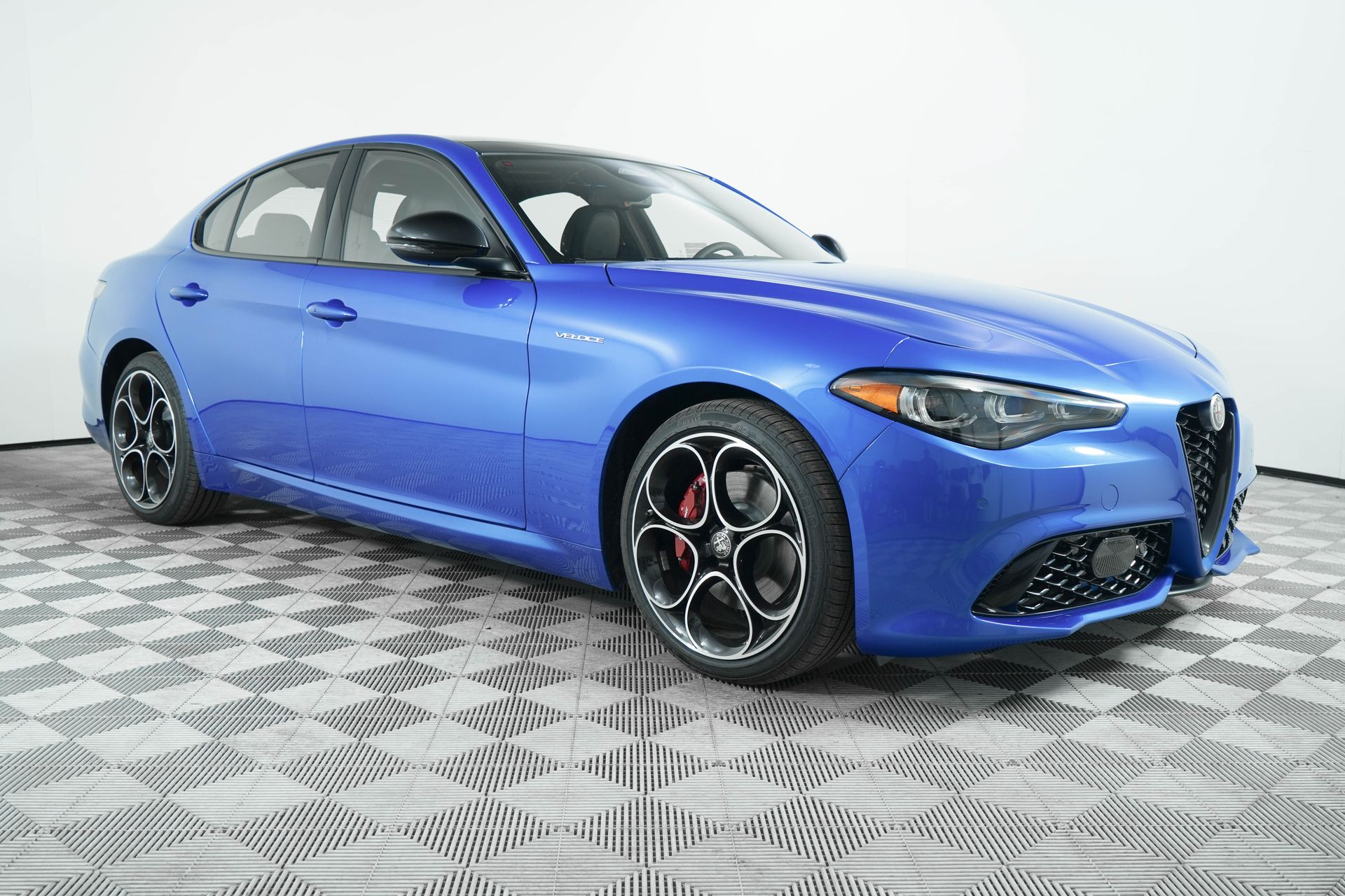 2025 Alfa Romeo Giulia Base's photo