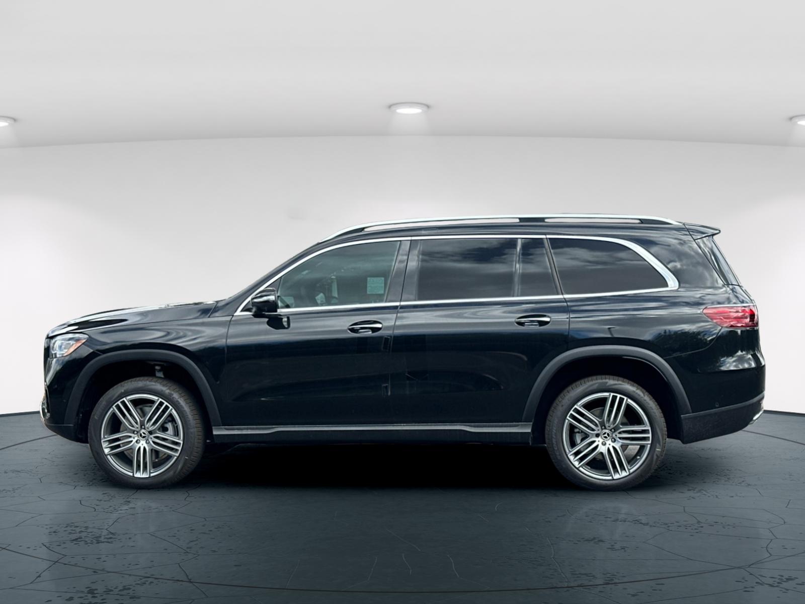 2025 Mercedes Benz GLS 450 4MATIC photo 3