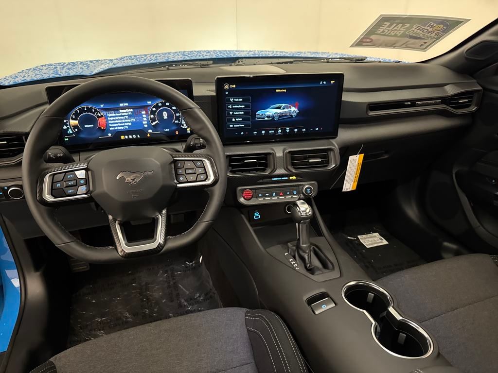 2025 Ford Mustang EcoBoost photo 4