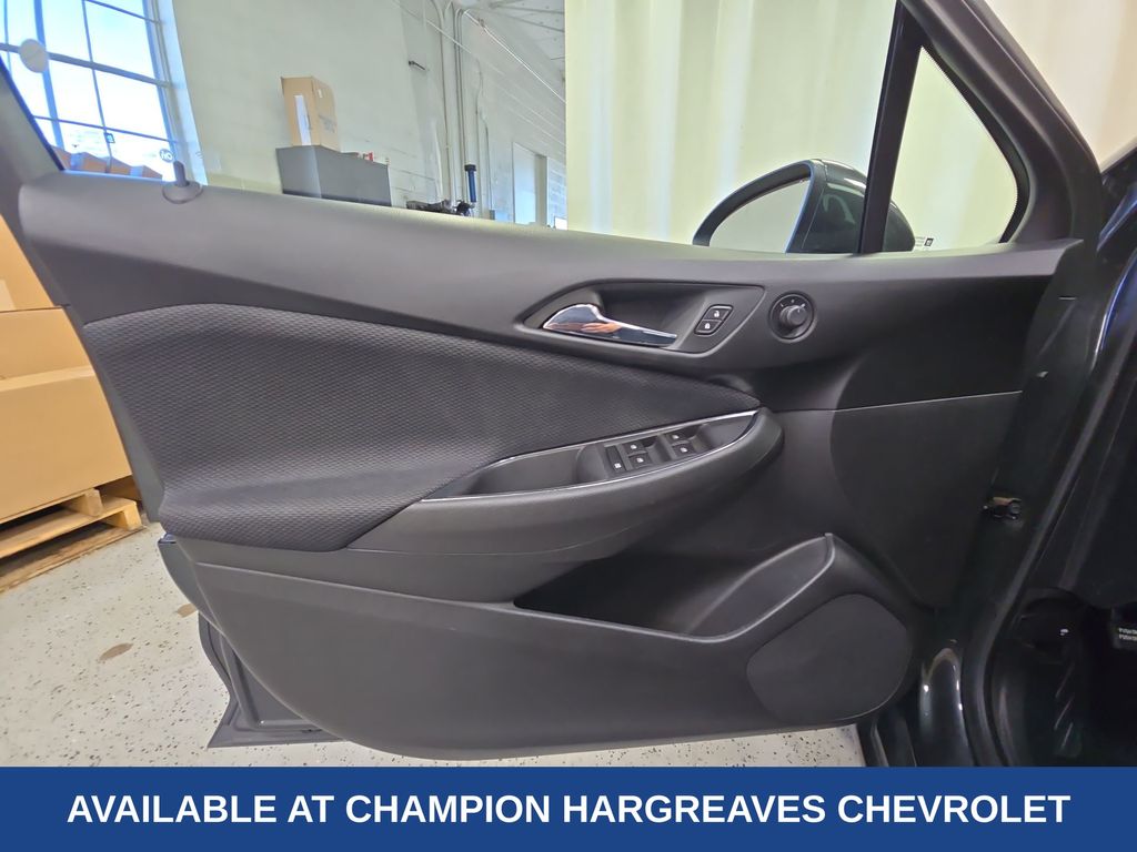 2017 Chevrolet Cruze LT photo 23