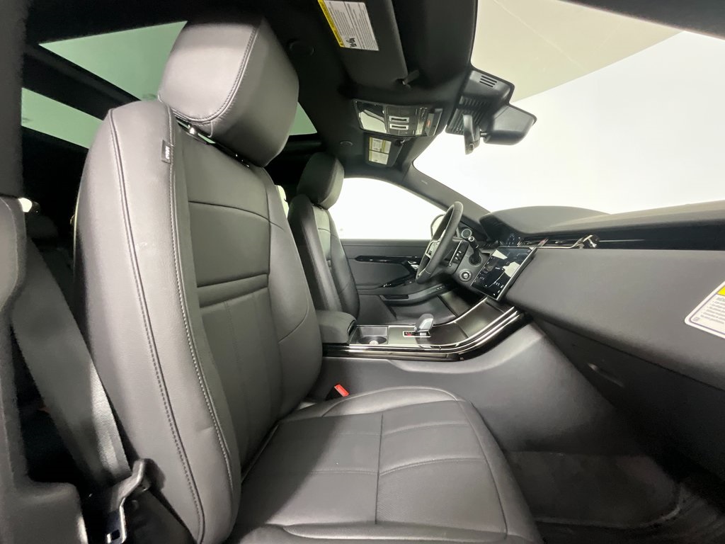 2026 Land Rover Range Rover Evoque Dynamic SE photo 2