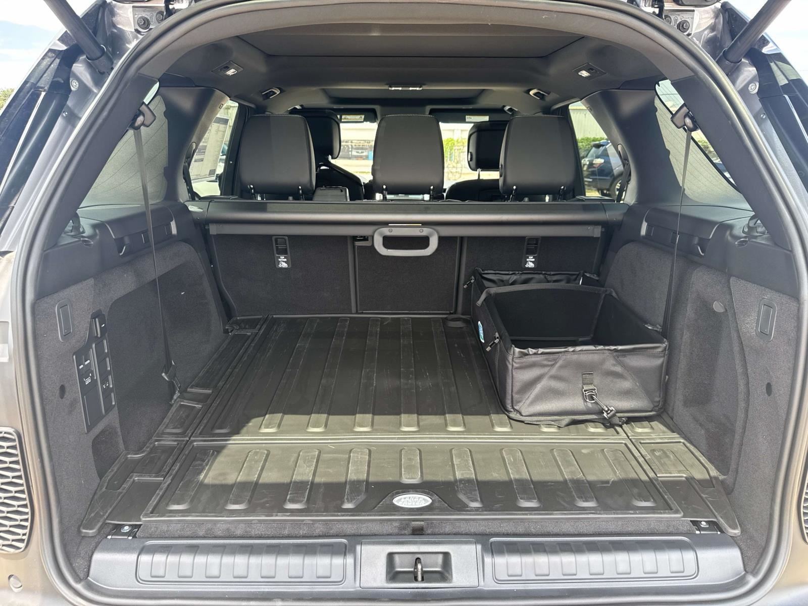 2025 Land Rover Discovery S photo 7