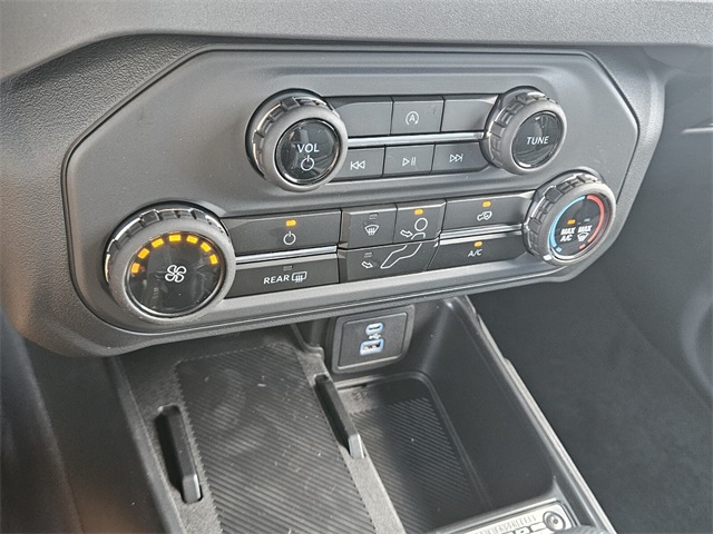 2025 Ford Bronco Base photo 19