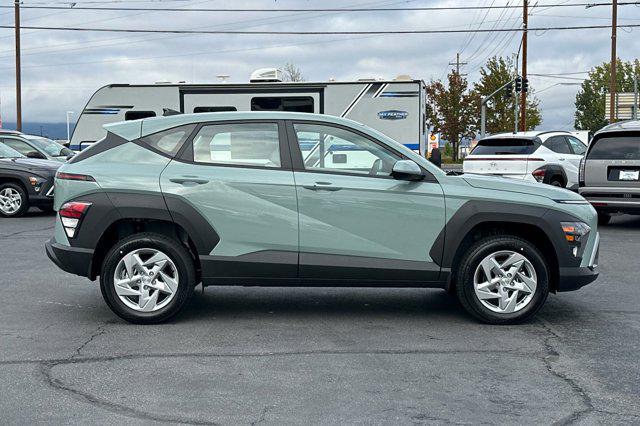 2026 Hyundai Kona SE photo 2