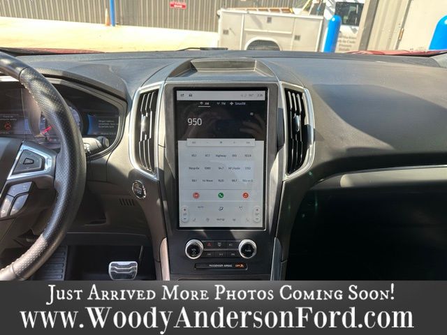 2023 Ford Edge ST photo 10