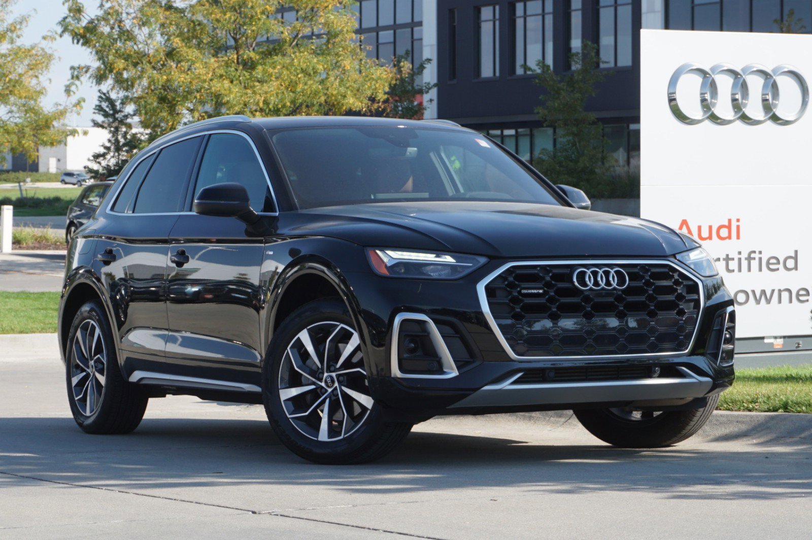 2025 Audi Q5 Premium Plus's photo
