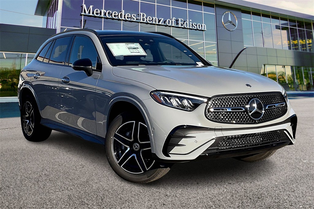 2026 Mercedes-Benz GLC Base's photo