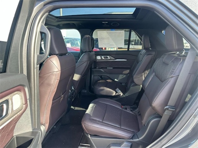 2026 Ford Explorer Platinum photo 4