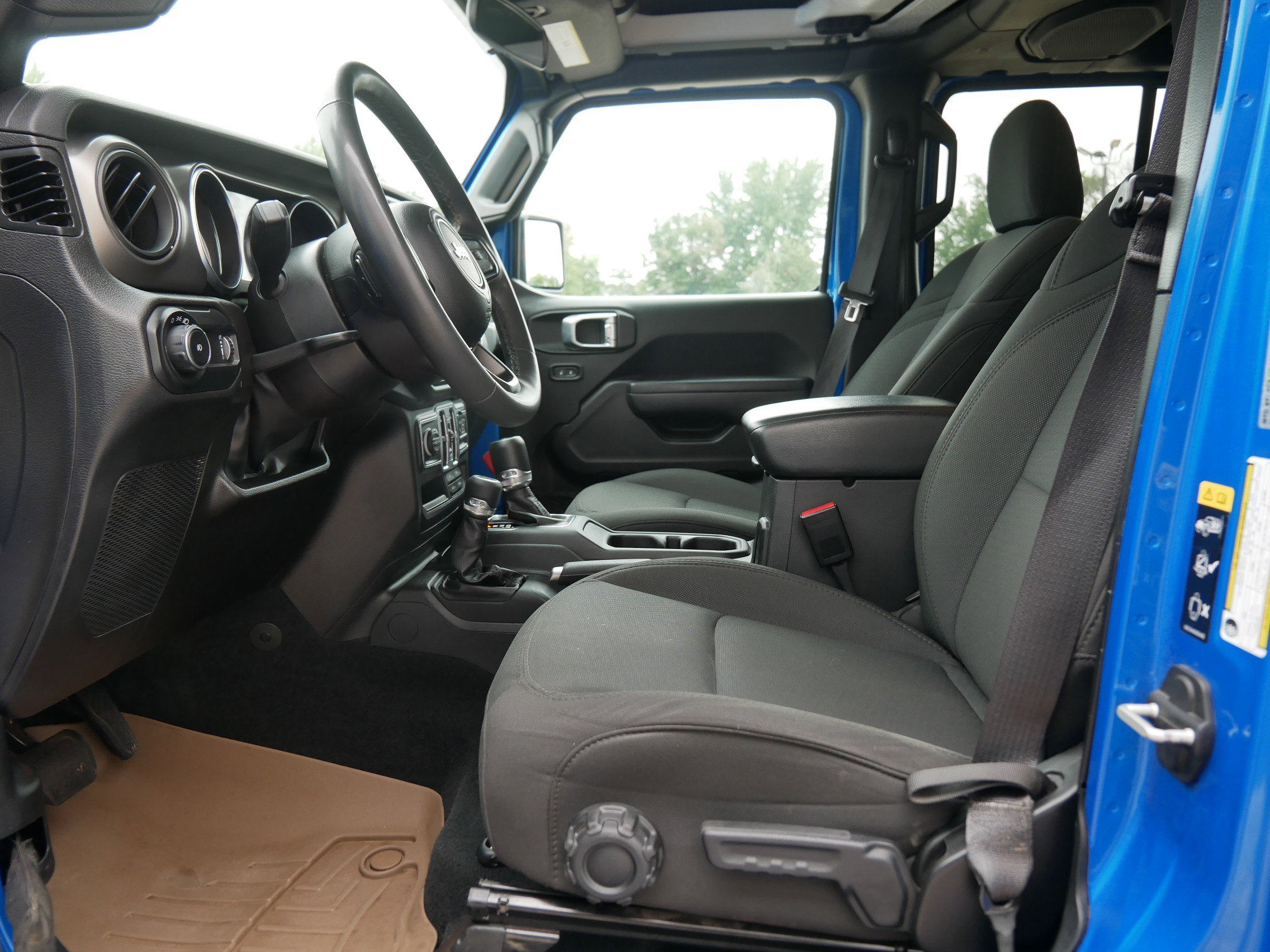 2023 Jeep Wrangler Willys photo 9
