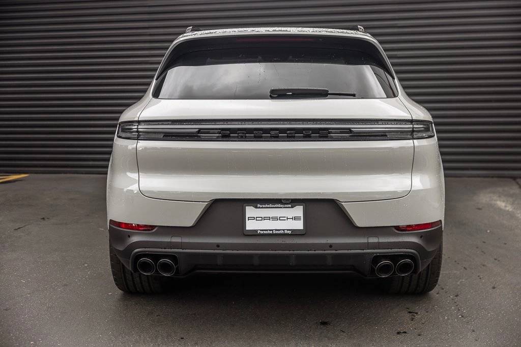 2026 Porsche Cayenne photo 4