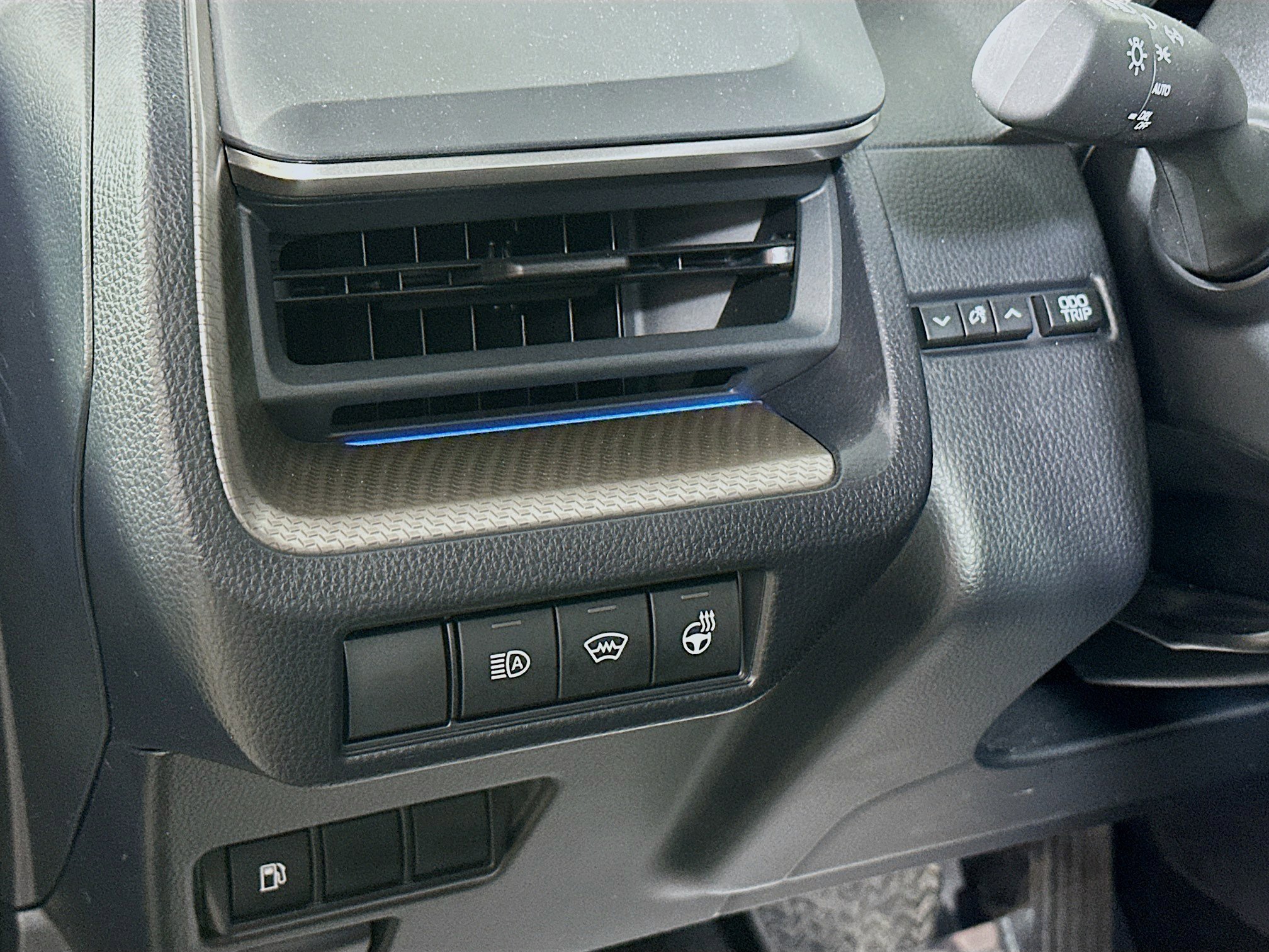 2024 Toyota Prius Limited photo 10