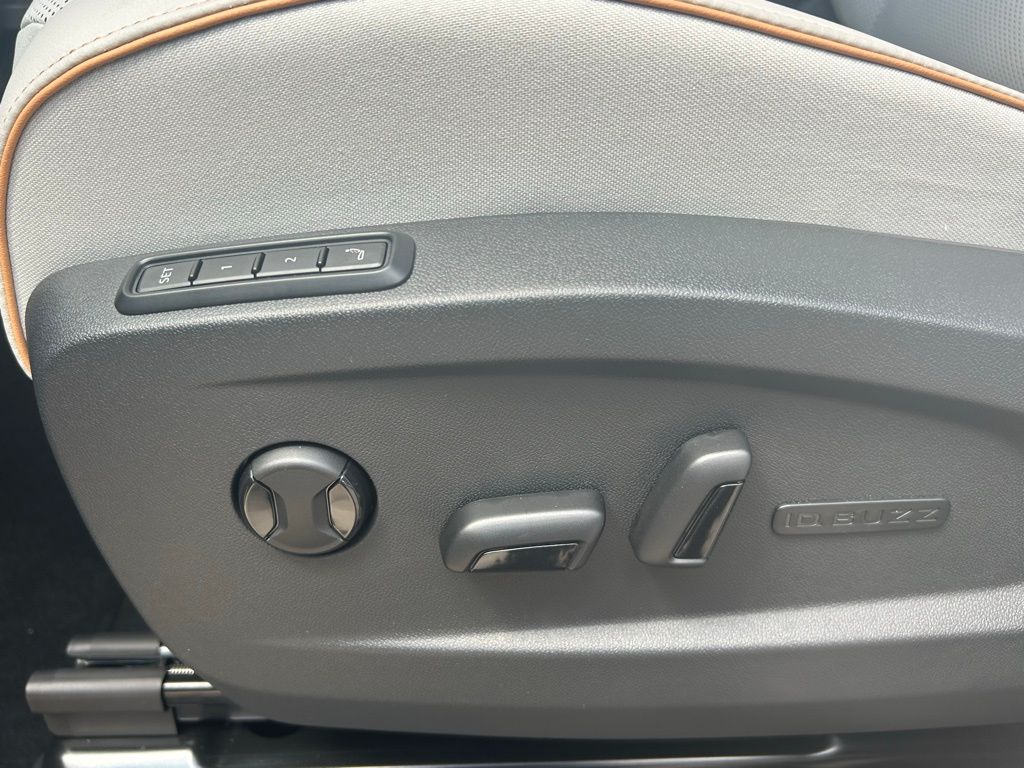 2025 Volkswagen ID. Buzz Pro Plus photo 40
