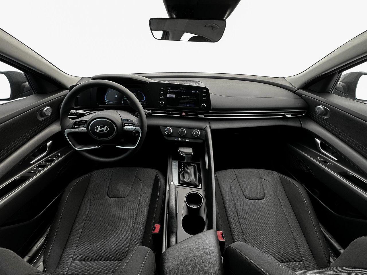 2025 Hyundai Elantra SE photo 13