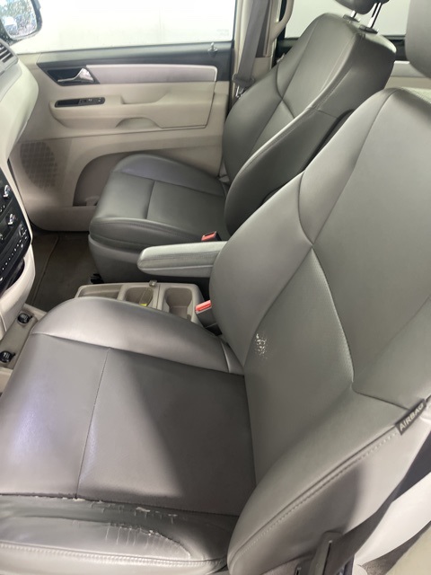 2011 Volkswagen Routan SE photo 27