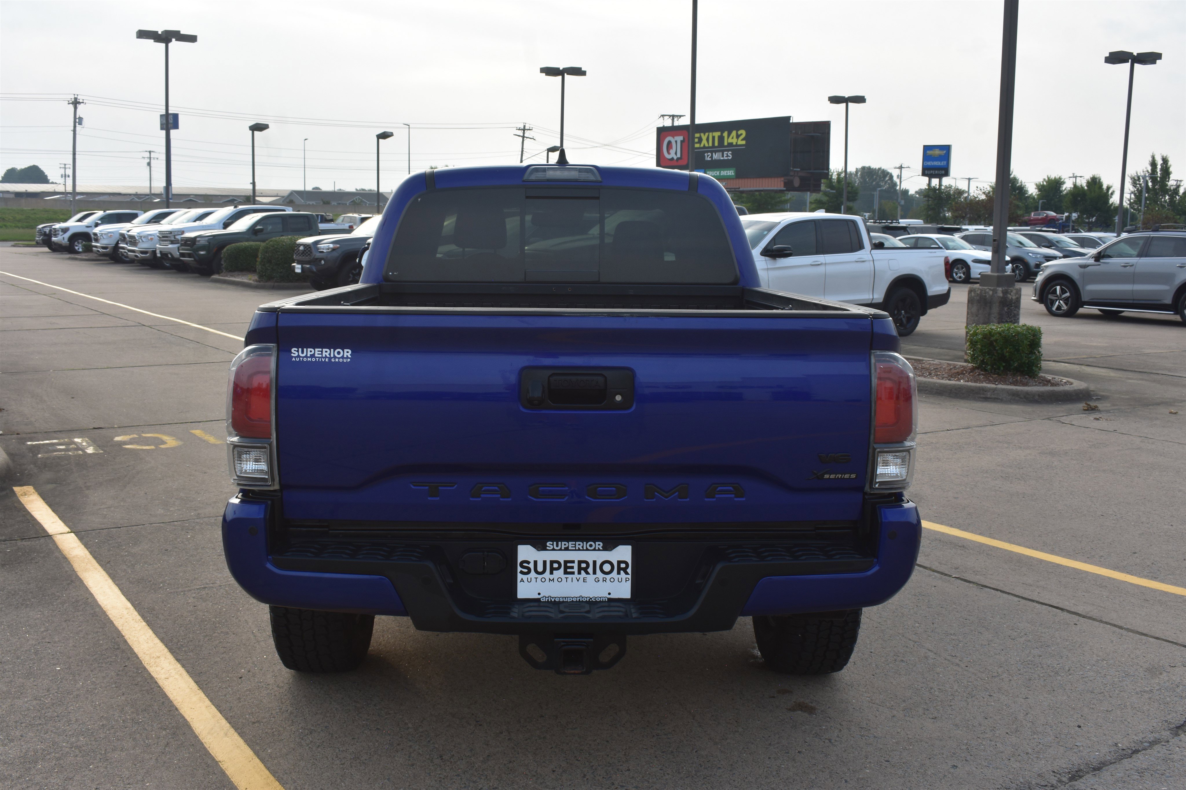 2023 Toyota Tacoma TRD photo 3