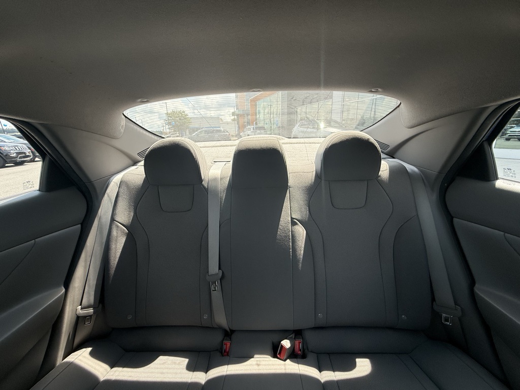 2022 Hyundai Elantra SE photo 23