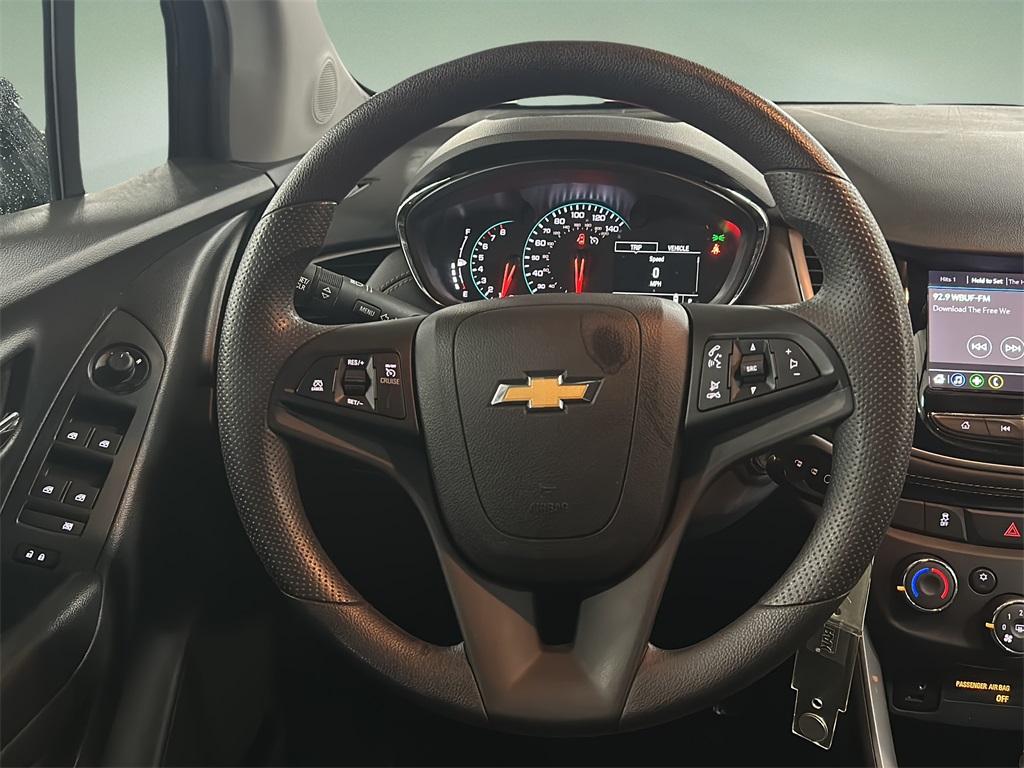2022 Chevrolet Trax LS photo 4