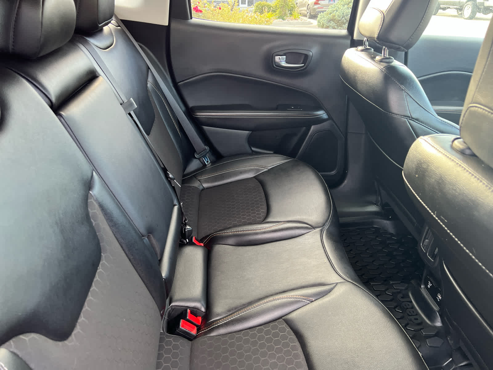 2020 Jeep Compass Latitude photo 3